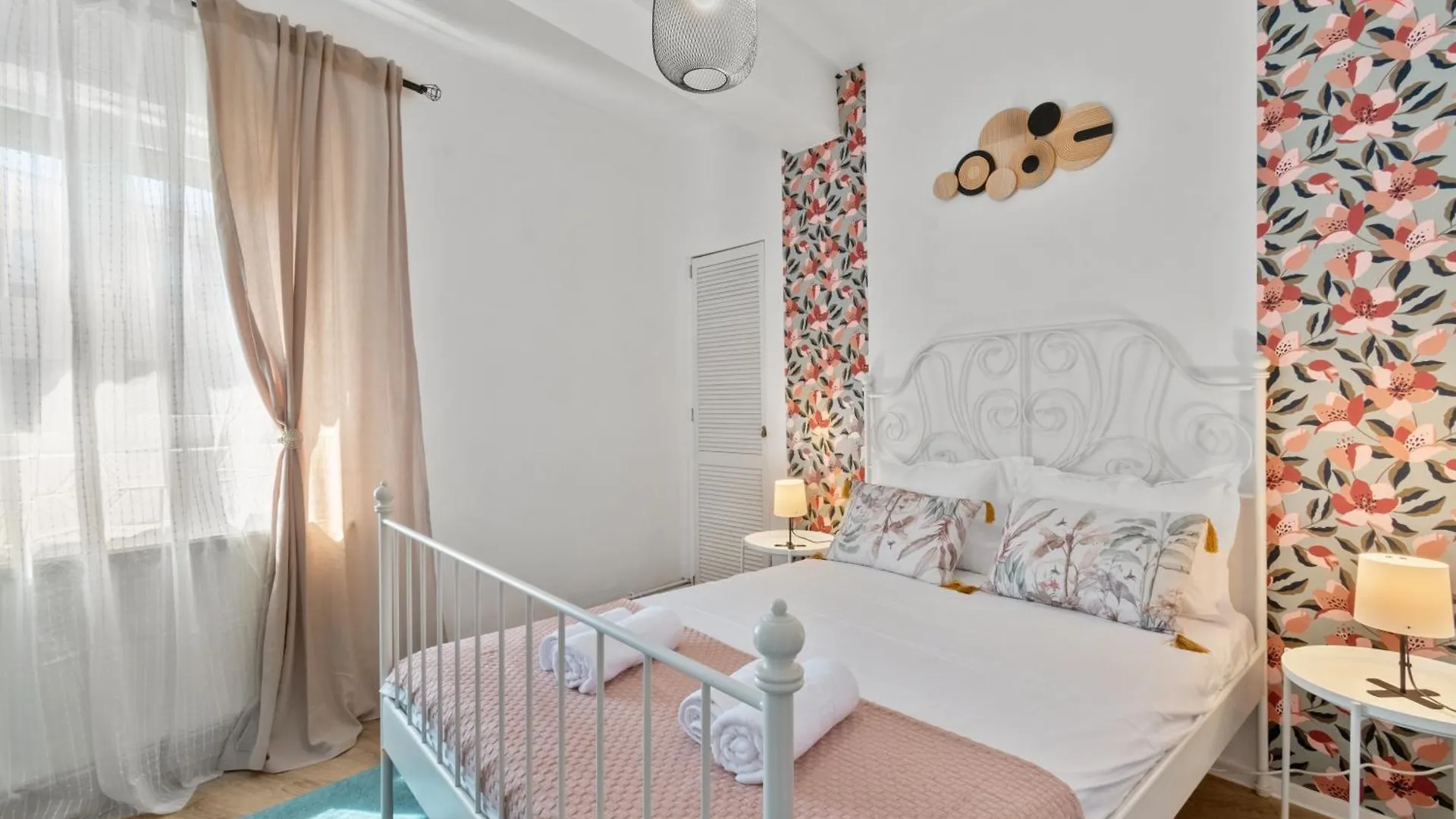 Barney'S Funky Funhouse Apartment Bucharest