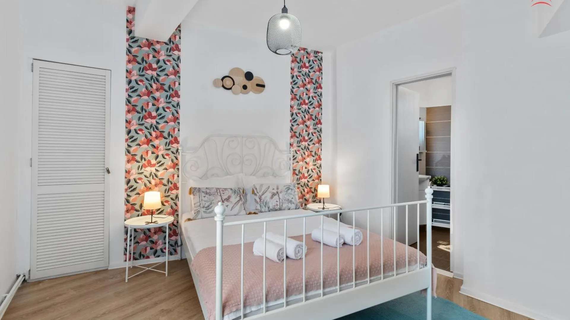 Barney'S Funky Funhouse Apartment Bucharest 0*,