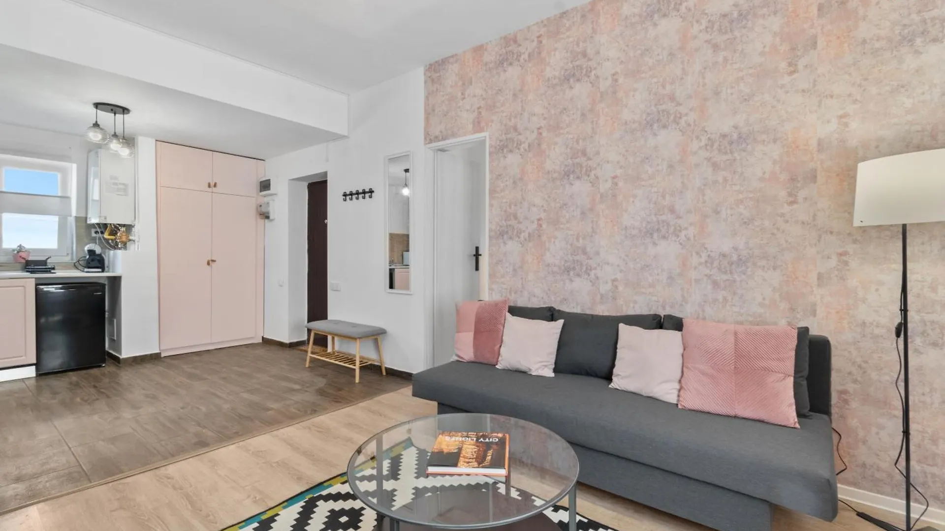 Barney'S Funky Funhouse Apartment Bucharest Romania